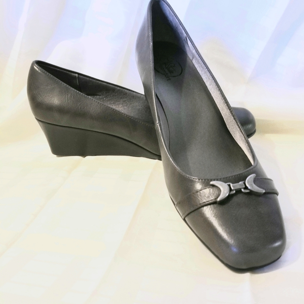 LIFE STRIDE gray wedge